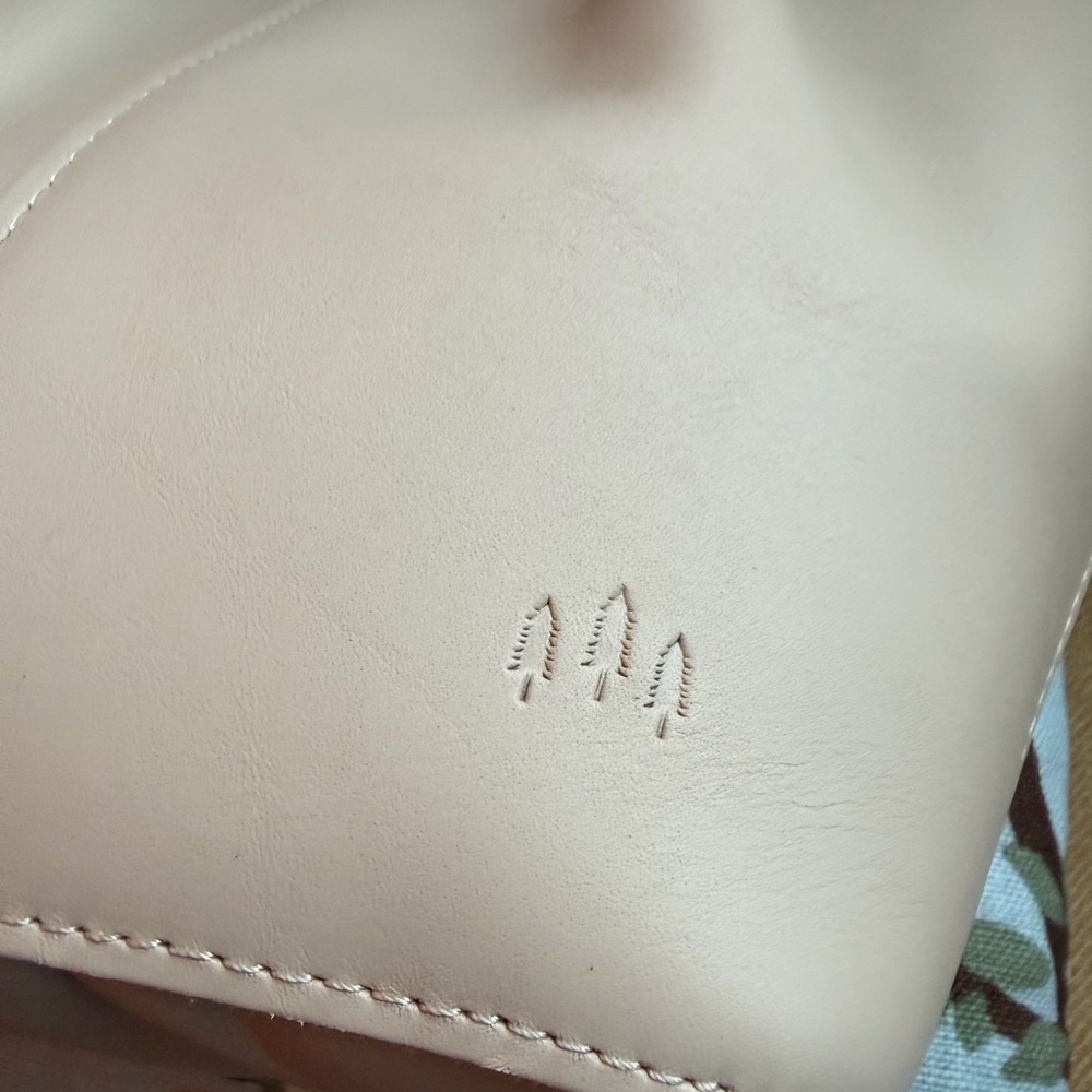NWOT Portland Leather Large Devan - Picture 4 of 6